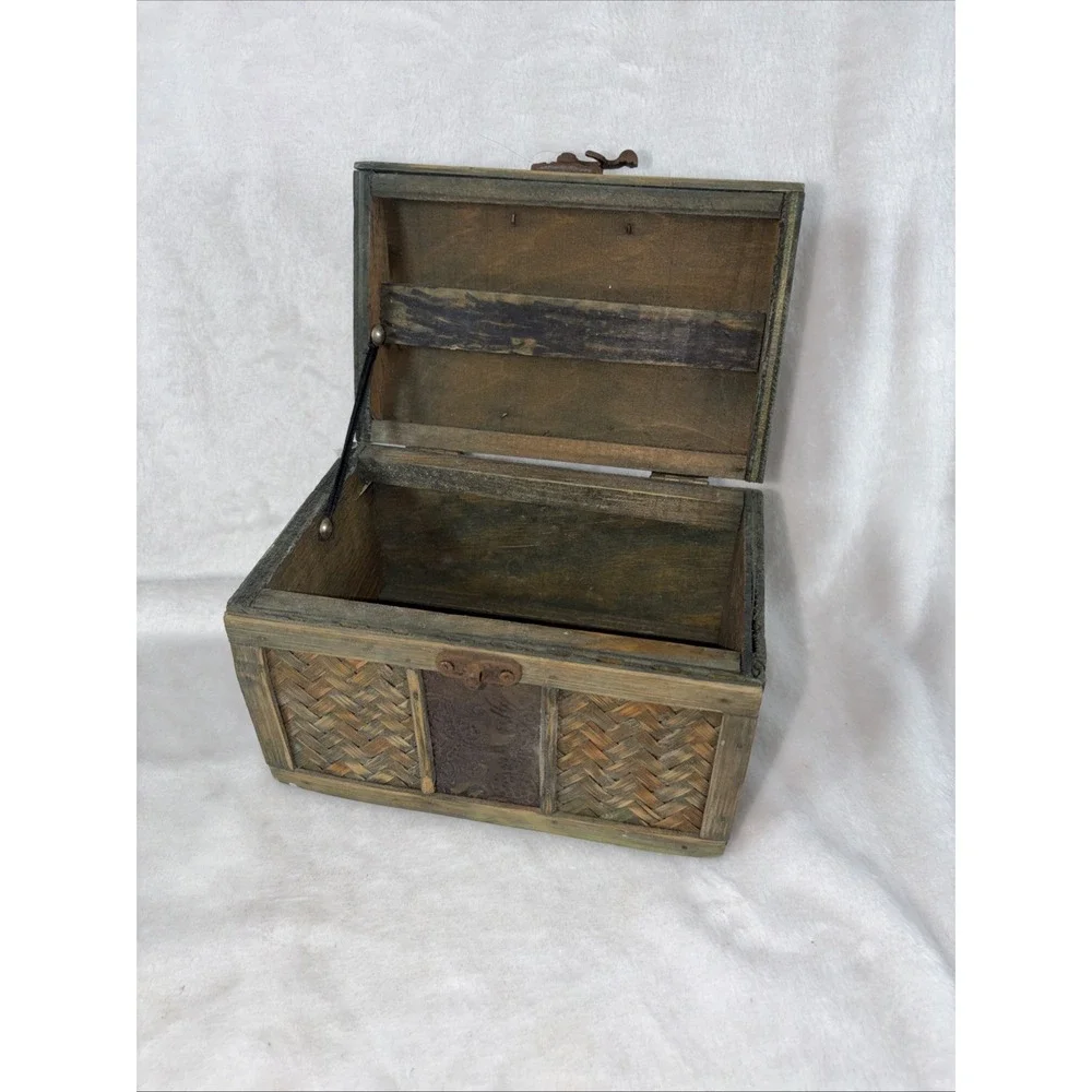Vintage 80s‎ Treasure Chest Bamboo Trinket Box Rustic Herringbone Pattern Aged